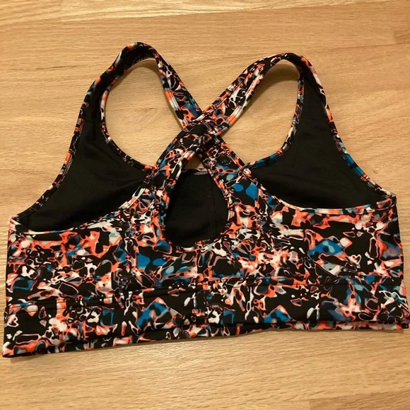 NWOT Under Armour Sports Bra, Size M - Picture 2 of 3